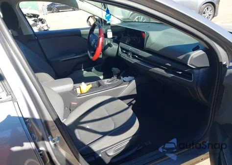 2025 Kia K4 Lxs из США, поврежденный, VIN 3KPFT4DEXSE028882